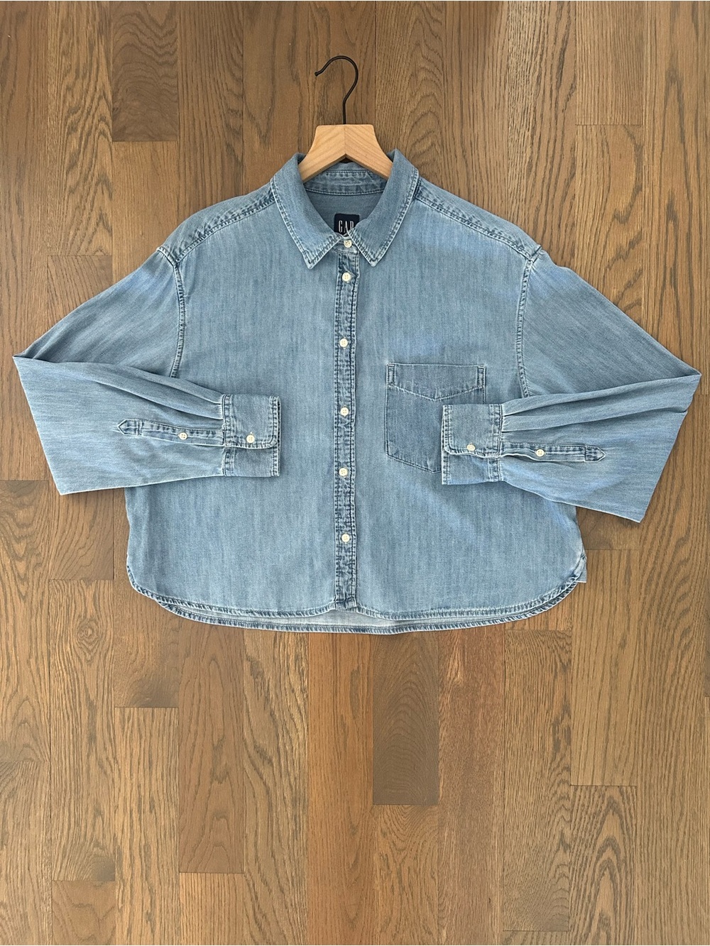 GAP Long Sleeve Collared Cropped Denim Chambray Button Up Shirt Blue Medium